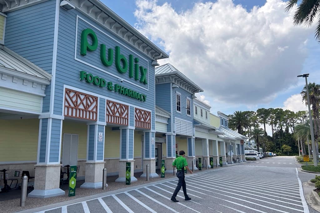 El boleto ganador se compró en un
<b><a href="https://www.univision.com/local/miami-wltv/mega-millions-premio-mayor-1-58-mil-millones-neptune-beach-florida">Publix Super Market en Atlantic Boulevard en Neptune Beach, Florida</a></b>, dijeron funcionarios de la lotería local.
<br>