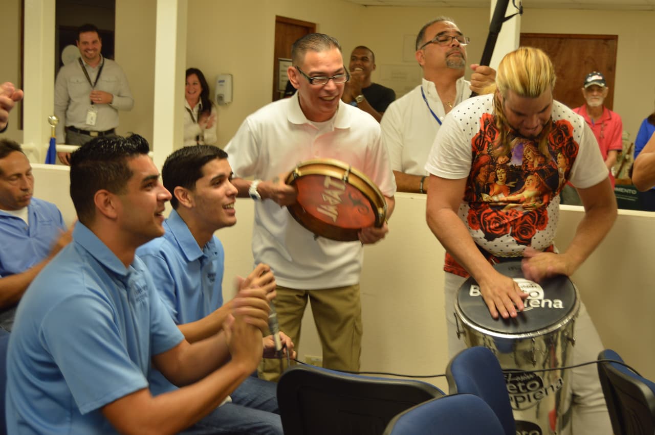 El Maratón de Gente Buena es el principal proyecto de responsabilidad social y ayuda comunitaria de Univision Puerto Rico. Fue creado en el 2009 con el propósito de promover el voluntariado en la sociedad puertorriqueña y devolverle a la comunidad.