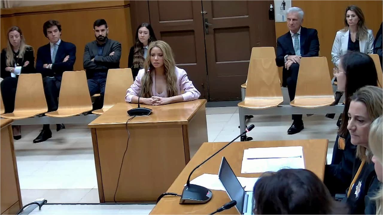 Shakira aceptó el pago de una multa millonaria a cambio de una rebaja de condena que evitará su entrada en prisión, tras admitir que defraudó al fisco español.