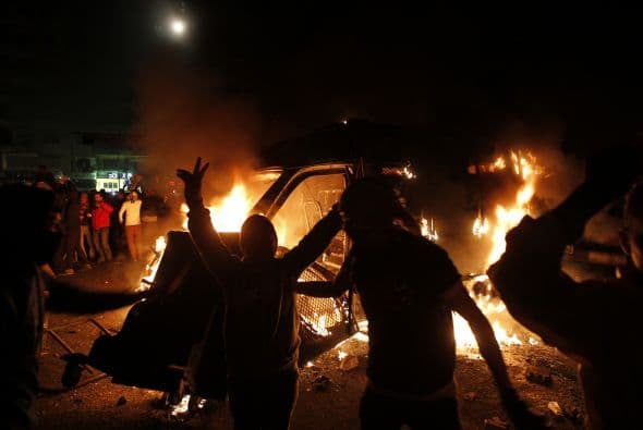 Los manifestantes volvieron a tomar este lunes las calles de Egipto en el quinto día consecutivo de protestas, en el contexto del segundo aniversario de la revolución que depuso a Hosni Mubarak, dejando acorralando al Gobierno de Mohamed Morsi.
