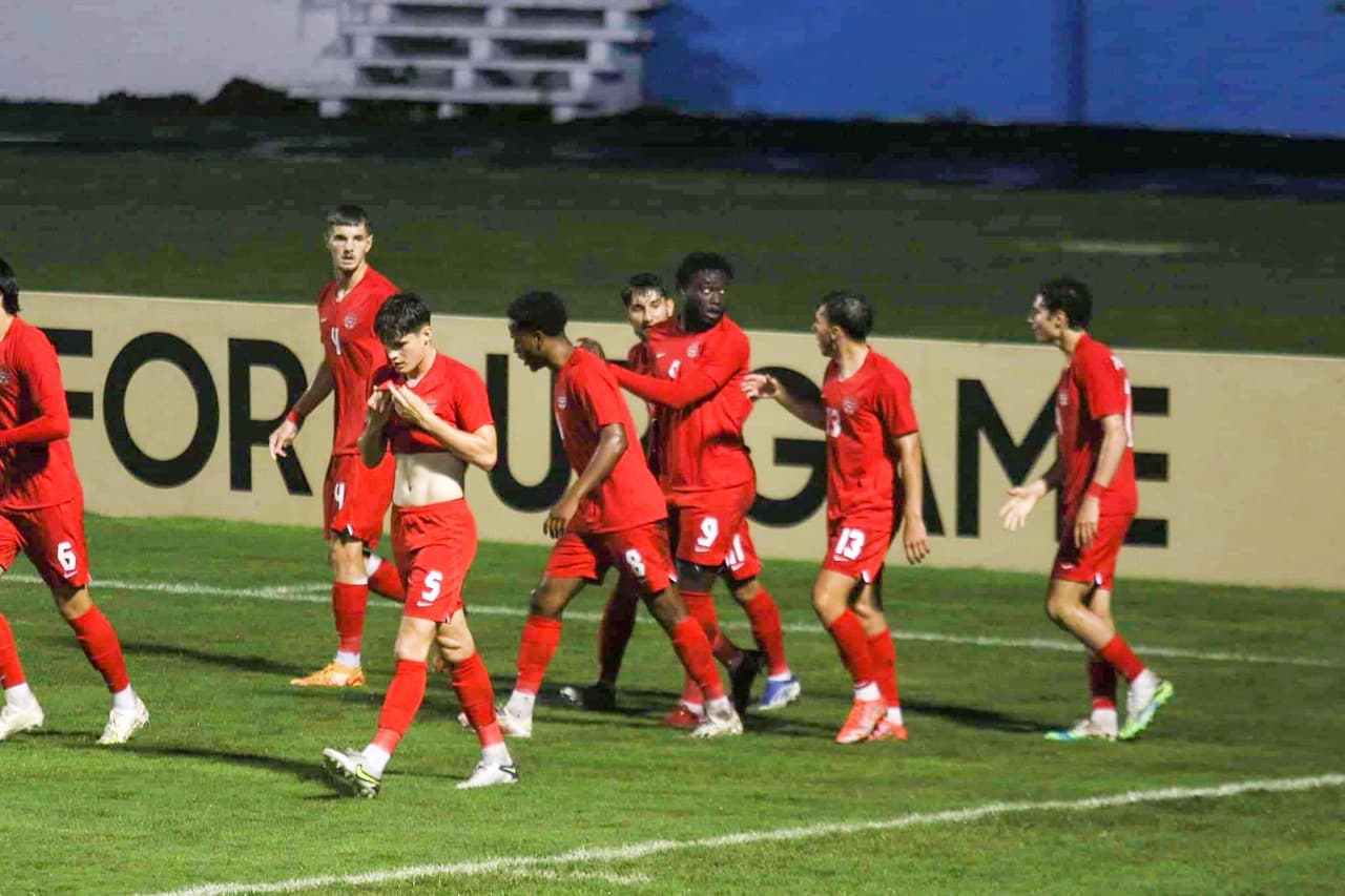 La Selección de Canadá tuvo la ventaja en dos ocasiones pero los estadounidenses tuvieron reacción y sacaron el empate.