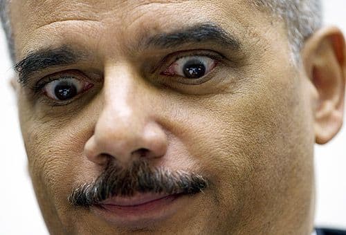 El Fiscal General, Eric Holder, testifica ante el Comité Judicial de la Cámara de Representantes tras el ecándalo del operativo federal encubierto Rápido y Furioso,  el 8 de diciembre de 2011.