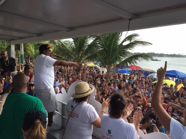 Celebramos tremendo party playero en Los Tubos, Mar Chiquita y Vega Baja.