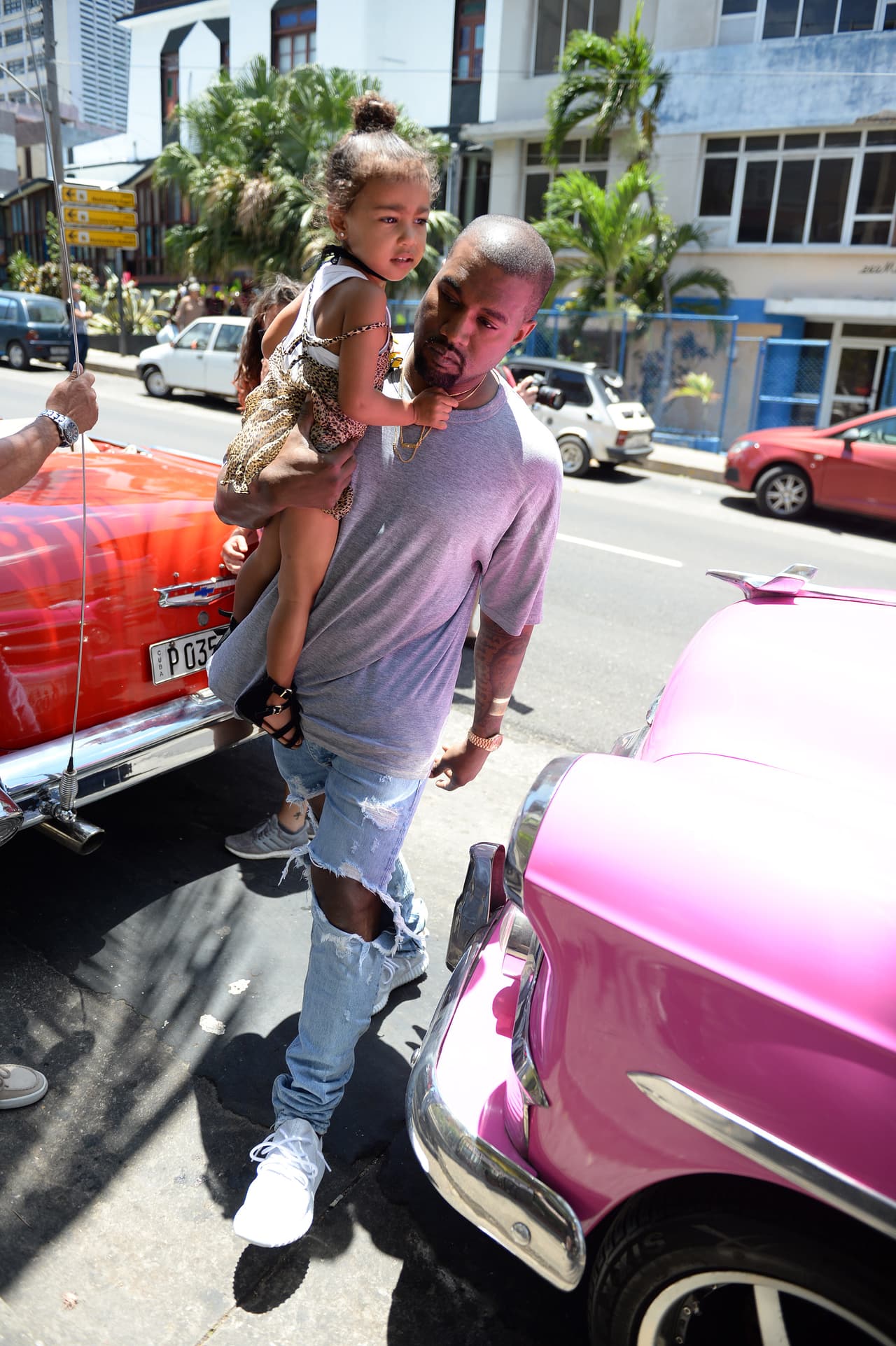 Se turnaban ella y Kanye en llevar a la pequeña.