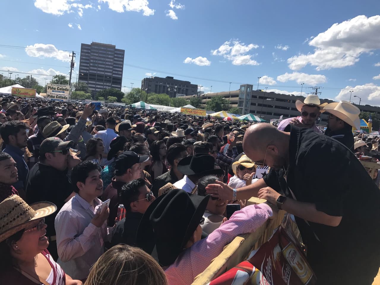 Para Raúl 'El Pelón', Carla Medrano y El Feo será muy difícil borrar de sus mentes lo vivido en la ciudad de los vientos después de este gran evento al lado de La Arrolladora Banda El Limón, Gerardo Ortiz, Calibre 50 y más.