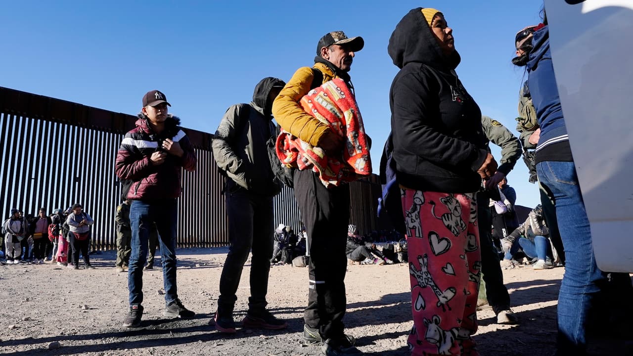 'México te abraza': el programa que dará ayudas de 2 mil pesos a mexicanos deportados y servicios de salud