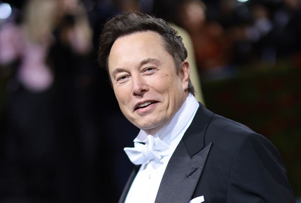 <h3 class="cms-H3-H3"><b>Elon Musk</b></h3>
<br>
<br>Es considerado el hombre más rico del mundo y actualmente mantiene un patrimonio neto de $201,000 millones. Sin embargo,
<b> ha perdido $69,100 millones en lo que va del año</b>, la mayor cantidad de cualquier multimillonario actualmente en la lista de los 50 principales. Las pérdidas están por encima del montó que le ofreció a Twitter para comprar la red social: $44,000 millones.
<br>