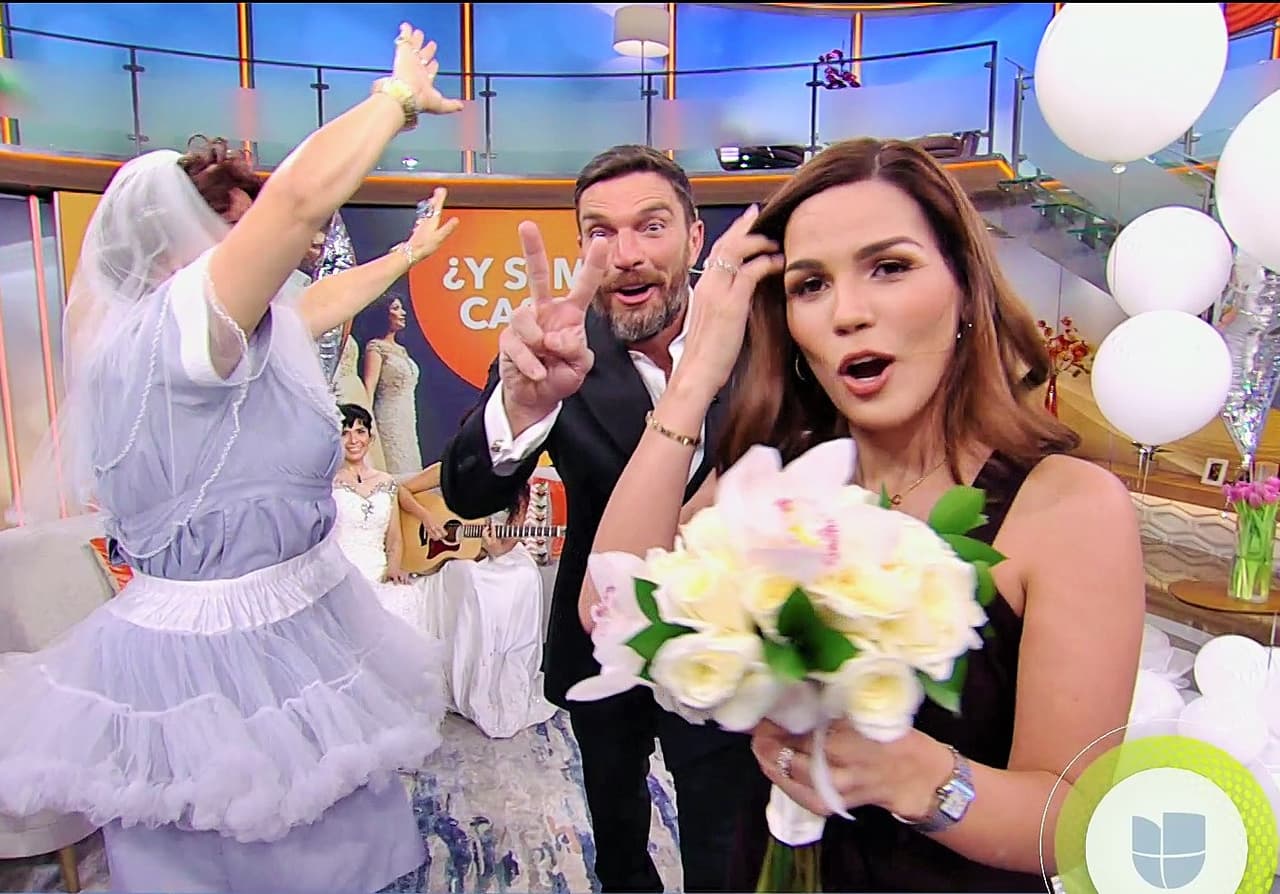 Aunque la presentadora de El Gordo y la Flaca no ha confirmado su regresó con el actor Carlos Ponce, con quien mantuvo una relación de 10 meses, hace unas semanas su compañero Raúl de Molina la cuestionó sobre una fotografía en las redes sociales donde aparecen nuevamente juntos.