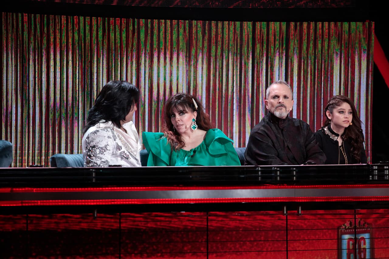 'La Vero' terminó el quinto show con un broche en su cabeza, cortesía de Galilea Montijo.