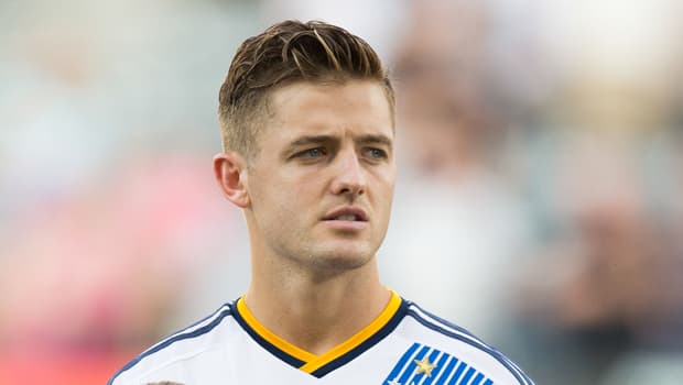 Futbolista abiertamente gay de LA Galaxy Robbie Rogers envía emotivo mensaje tras sufrir insulto homofóbico