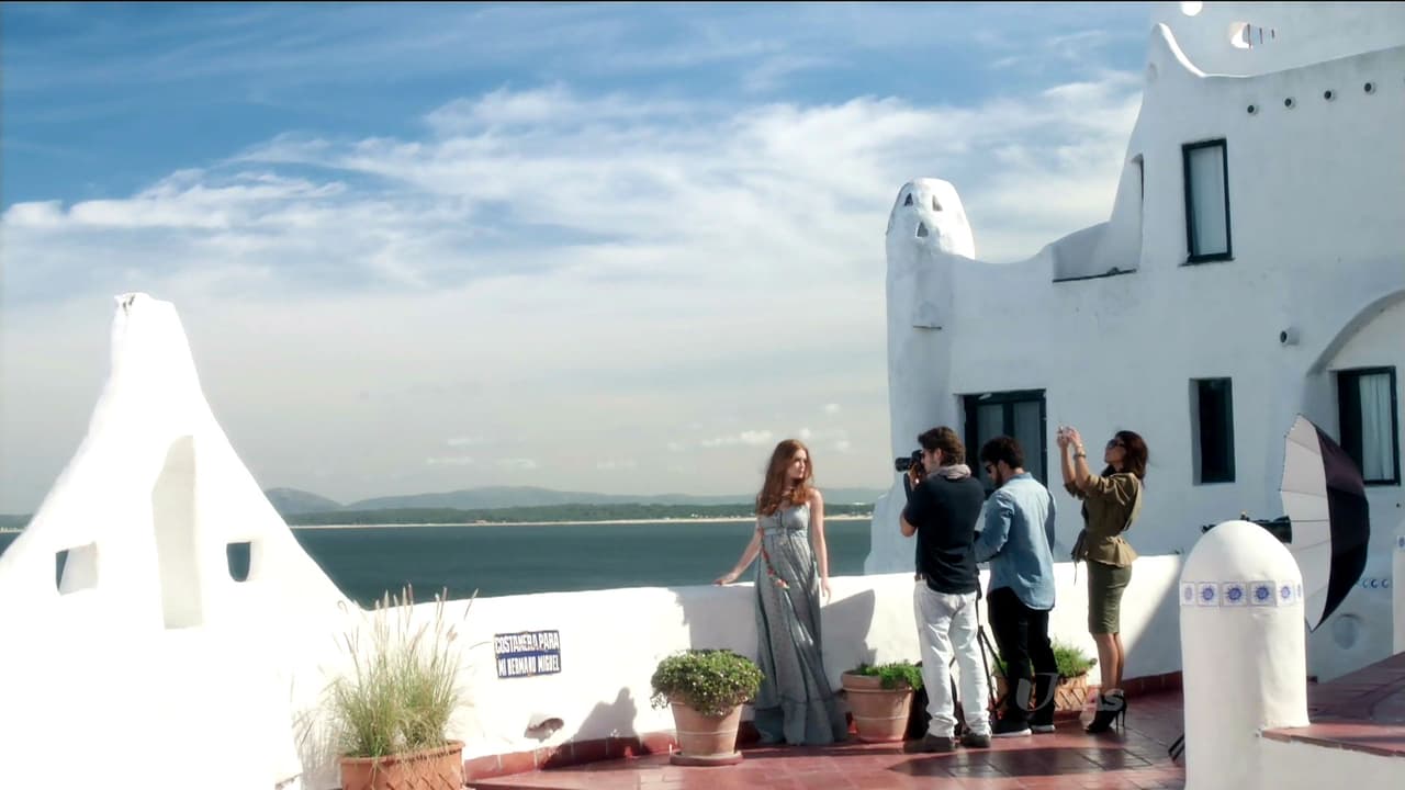 La idea era edificarlo con sus propias manos, inspirado en lo natural, es por eso que la estructura muestra tantas texturas y formas irregulares.