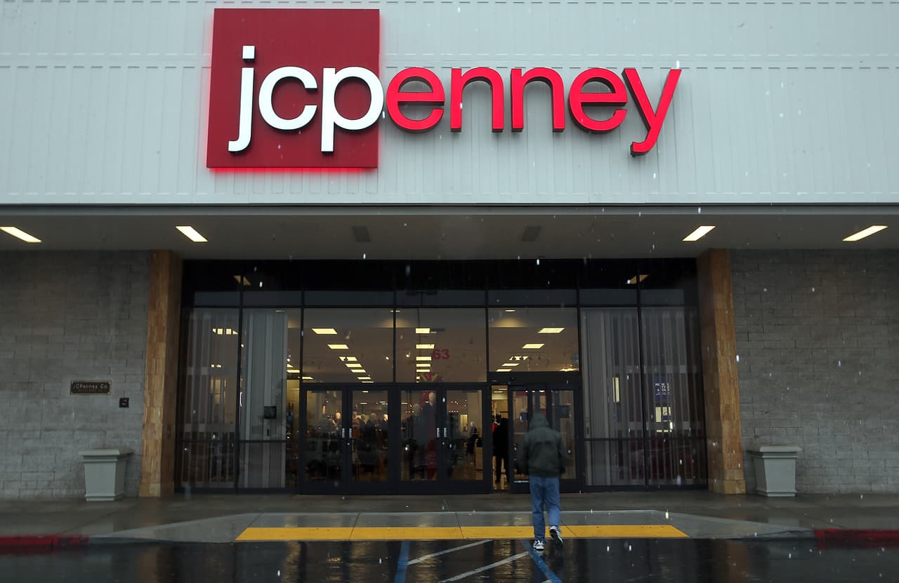 <b>“Nuestro número de tiendas en el futuro será 672. Tenemos 18 tiendas que están programadas para cerrar al público el 16 de mayo”</b>, dijo JC Penney en un comunicado enviado a 
<i><a href="https://www.usatoday.com/story/money/shopping/2021/03/24/jcpenney-stores-closing-list-may-2021-covid-bankruptcy/6975384002/" target="_blank">USA Today</a></i>.