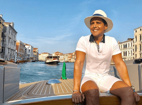 Sus frases llenas de motivación han acompañado cada una de las fotos de los bellos lugares que está recorriendo.