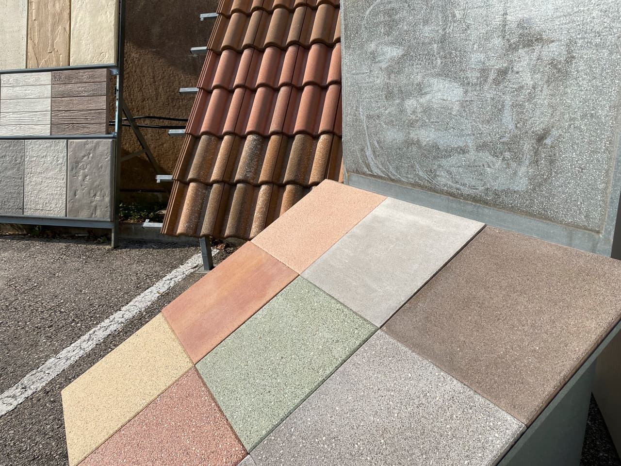 <h3 class="cms-H3-H3">25. Trabajadores de tiendas de revestimientos de suelos</h3>
<br>
<br>⚒️ Incremento en el salario por hora en el último año: +13.2%
<br>
<br>⚒️ Salario por hora promedio, agosto de 2022: $32.84
<br>
<br>⚒️ Salario por hora promedio, agosto de 2021: $29.00
<br>