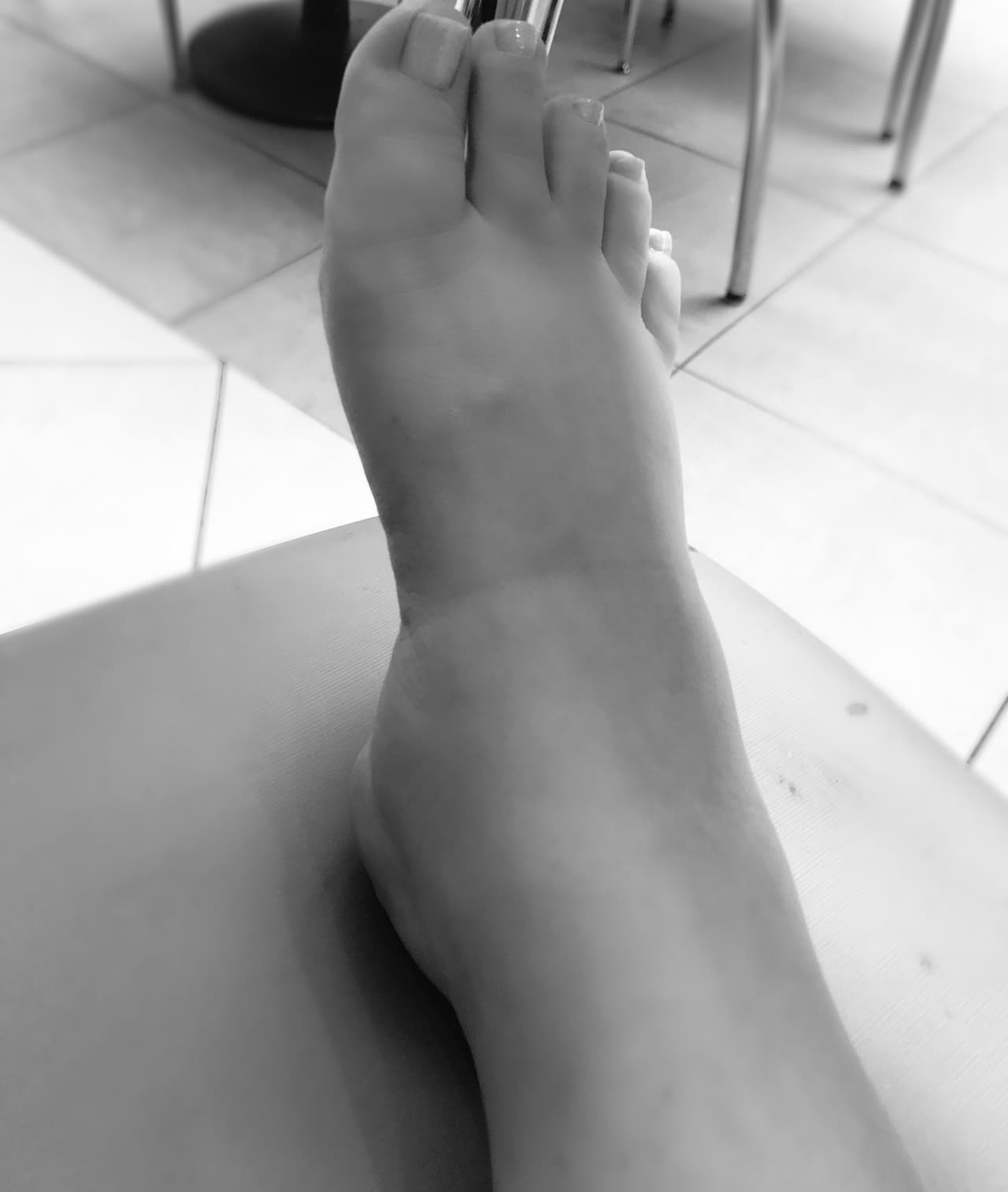 <b><a href="http://www.univision.com/temas/danna-garcia">Danna García</a> </b>ha visto varios cambios en su anatomía, pero esto lo toma con bastante gracias ya que junto a esta imagen escribió la siguiente leyenda: "No, no es una empanada. Ya no puedo casi ni caminar... ufff. #YaNoPareceMiPié #FaltaMenos".