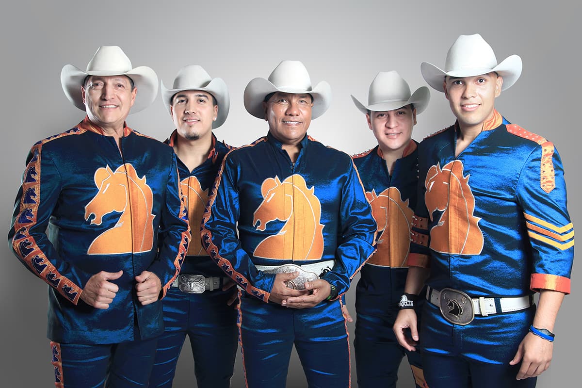 Bronco, la leyenda de la música norteña, conquista un festival de rock