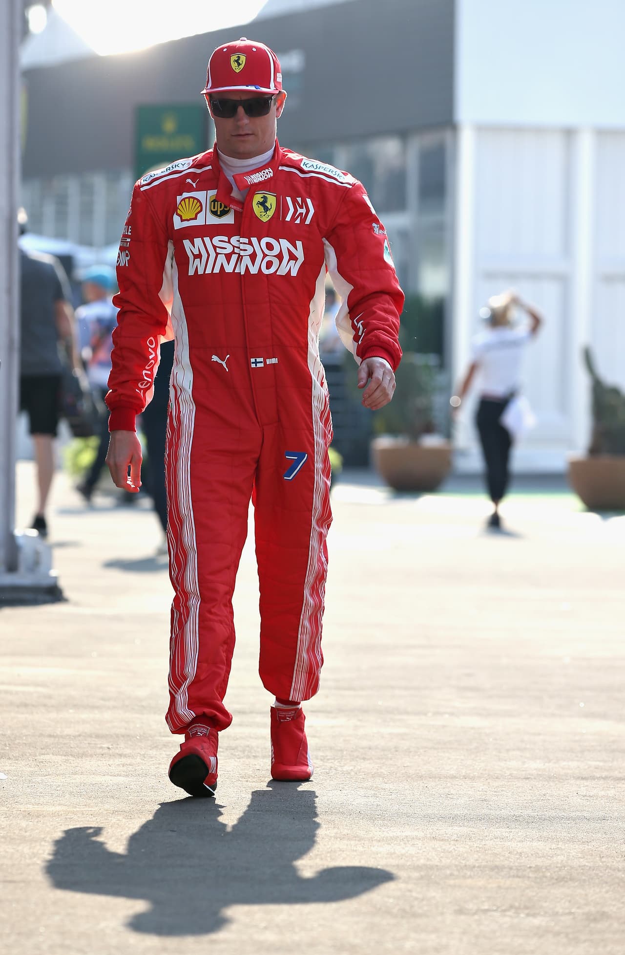 Así llegó el irreverente Kimi Raikkonen de Ferrari.