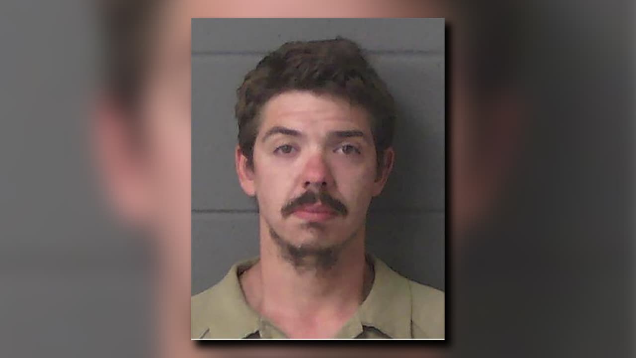 <b>Shawn Callaway</b>, acusado de formar parte de la organización criminal, además de intentar ocultar o destruir evidencias de un caso de homicidio.
<a href="https://www.univision.com/local/atlanta-wuvg/rossana-delgado-carro-ford-focus-arrestado-atlanta-georgia">Se le halló el carro Ford Focus rojo que conducía Rossana Delgado el día que desapareció. </a>