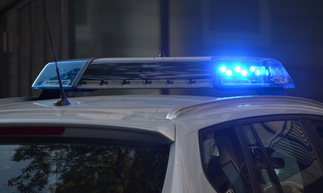 Policía de St. Petersburg encuentra a un hombre muerto por impacto de bala en un callejón