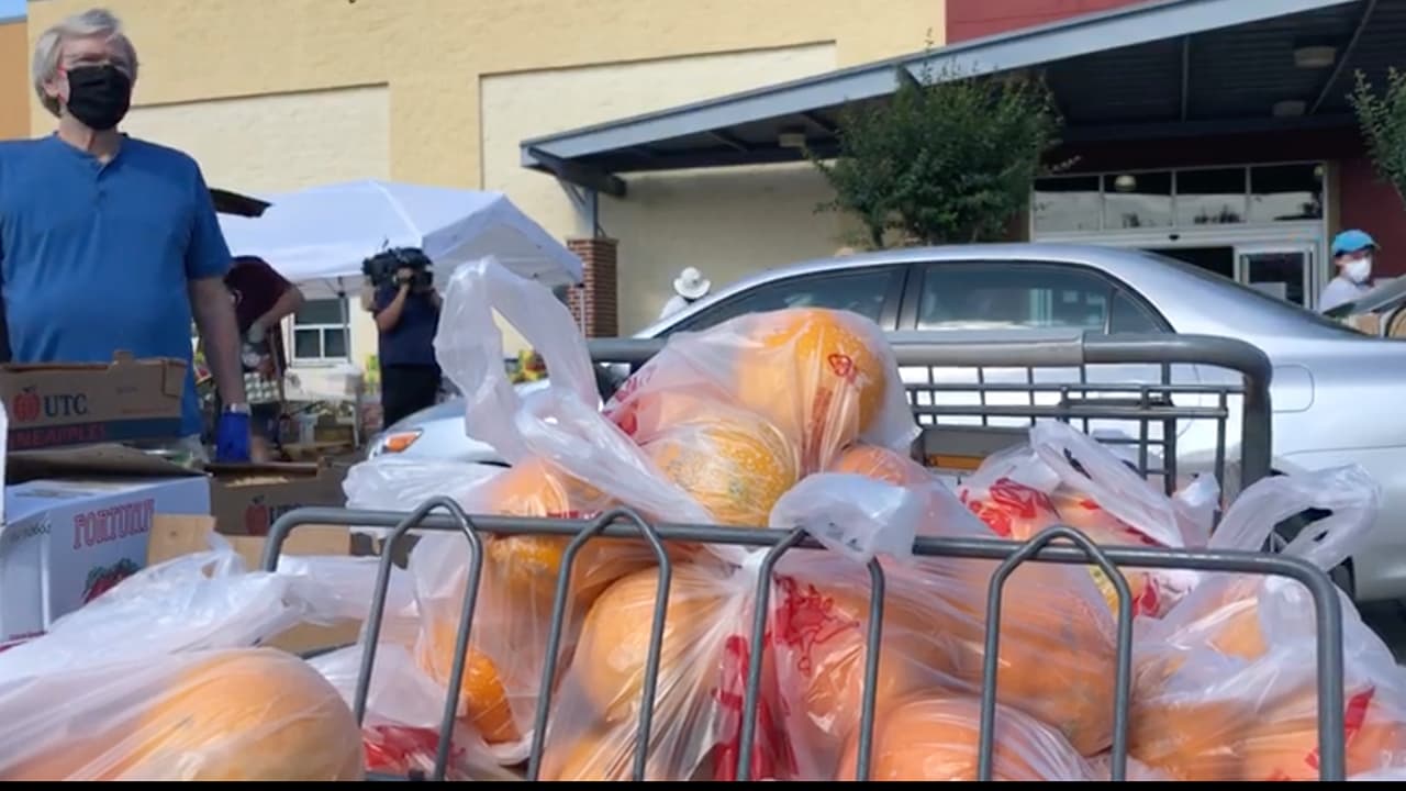 <b>North Forest High School</b> ubicado en 10726 Mesa Dr. Para más información también puede visitar la 
<b><a href="https://www.houstonfoodbank.org/" target="_blank">página de internet del Banco de Alimentos de Houston </a></b>