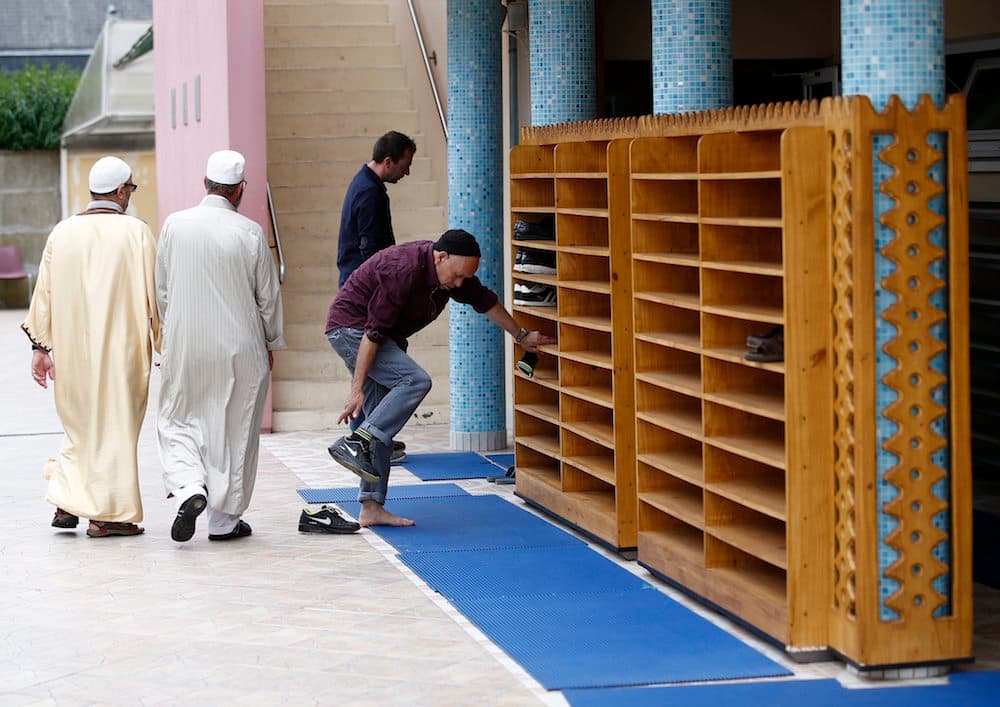 Francia ha cerrado 20 mezquitas radicales este año y vendrán más clausuras