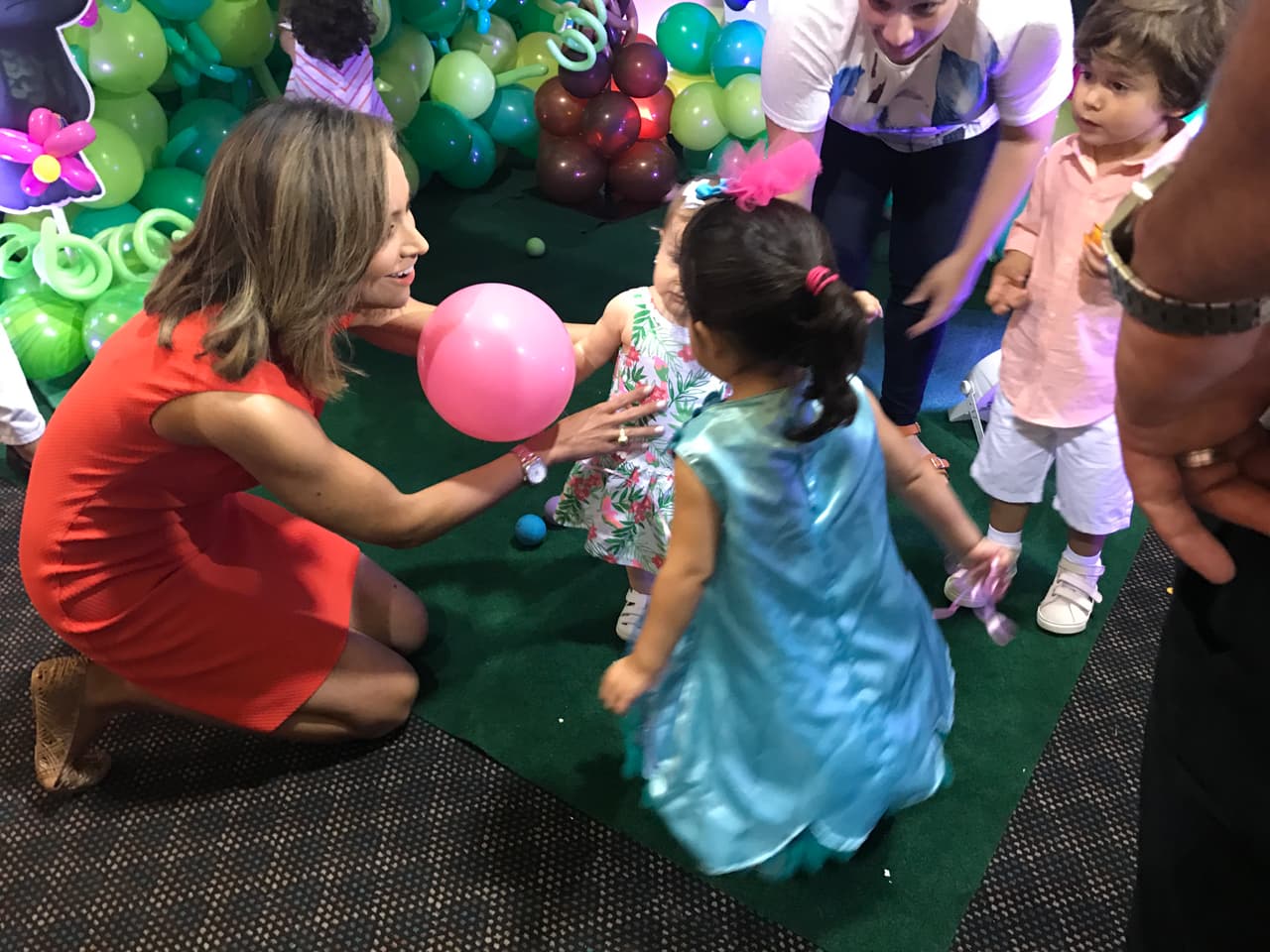 Giulietta estuvo muy atenta, conviviendo con sus amiguitos invitados.