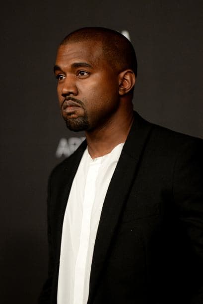 A principios de 2012, West había vendido más de 30 millones de descargas digitales en todo el mundo.