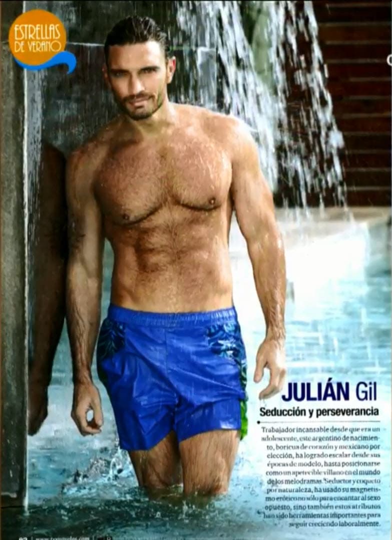 En julio de 2014, fue Julián Gil quien quedó sorprendido cuando notó, gracias a sus seguidores en redes sociales, que su ombligo había desaparecido en unas fotos publicadas en la revista TVyNovelas.