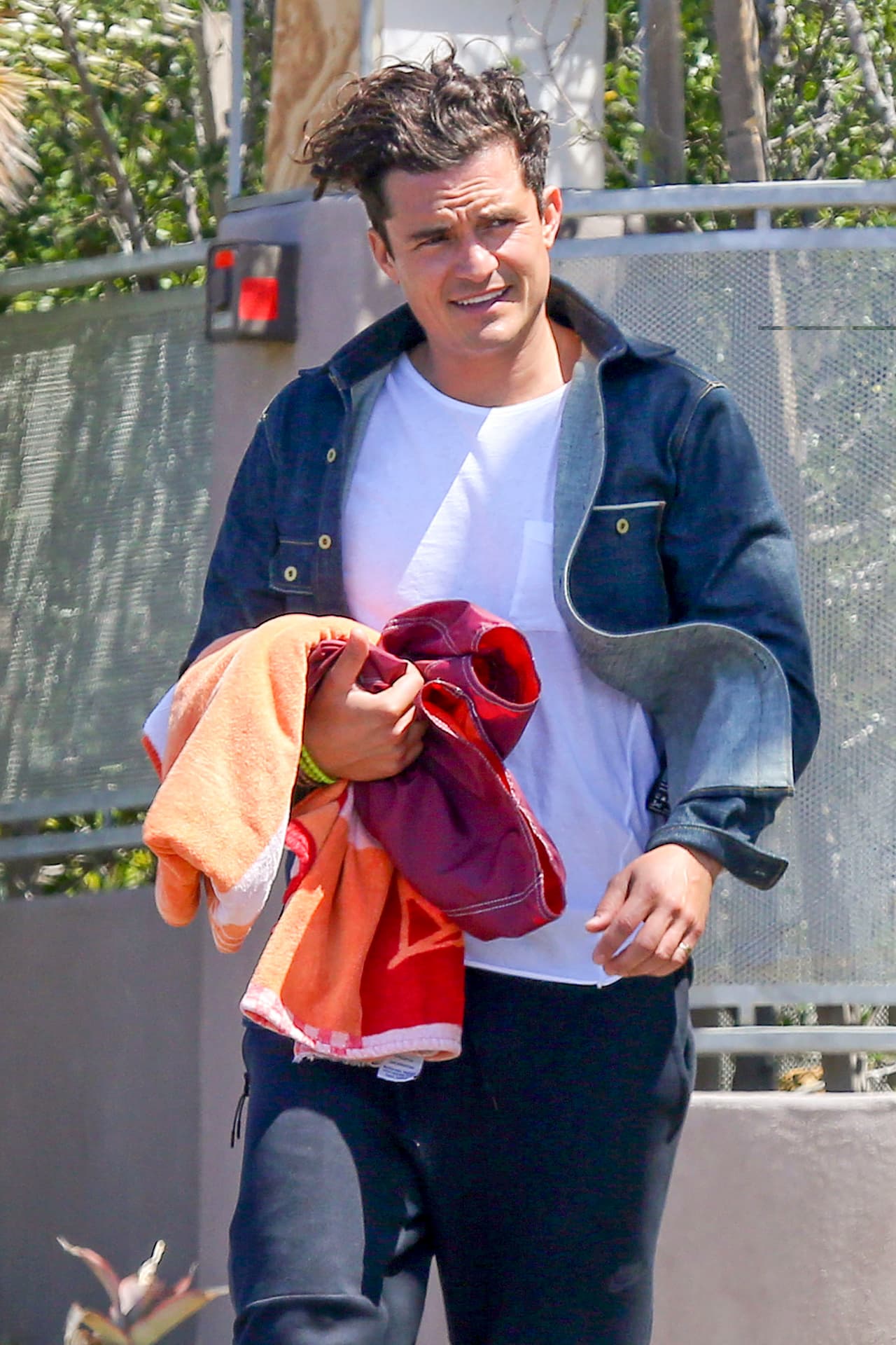 Oye Orlando Bloom, ¡pero te peinas, cuña'o!