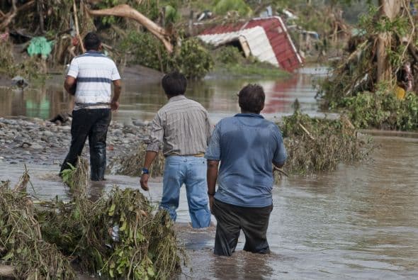 La preocupación por el número de muertos no era sin embargo la prioridad de las autoridades, ante la multiplicación de denuncias de saqueos a comercios.