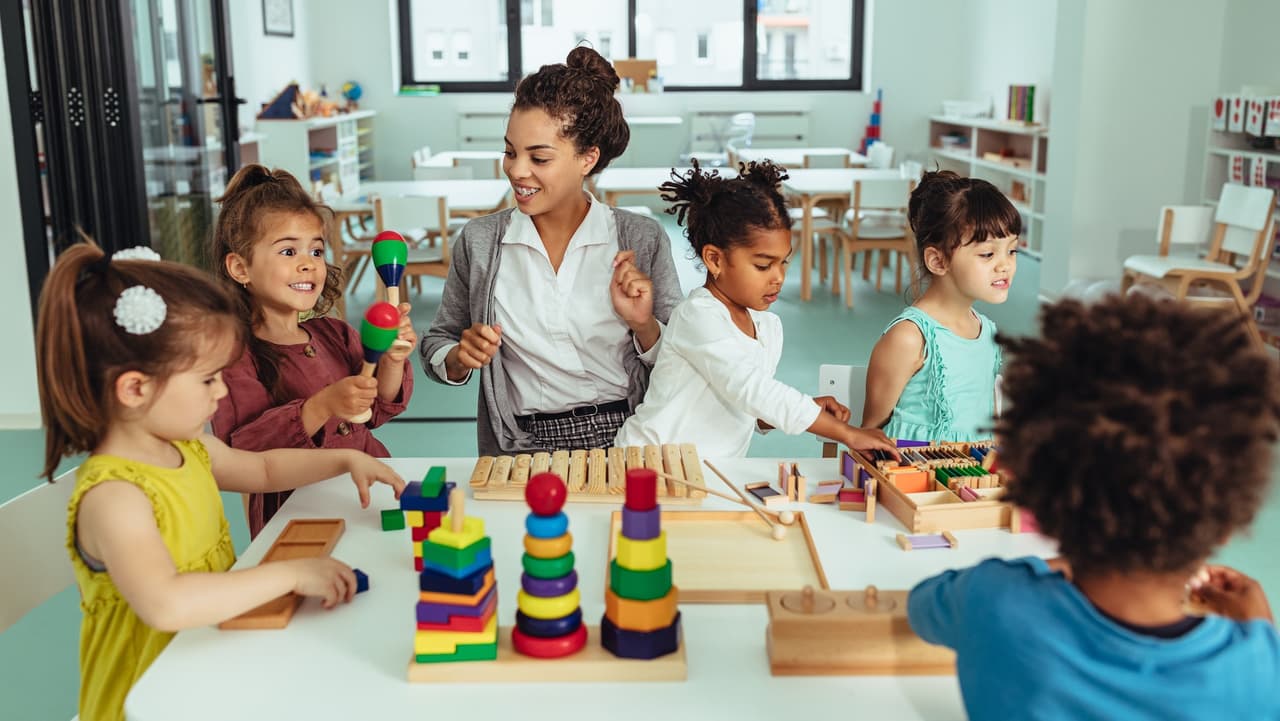 Nueva York ofrecerá cuidado infantil gratis para que padres disfruten una noche libre: cómo inscribirse.