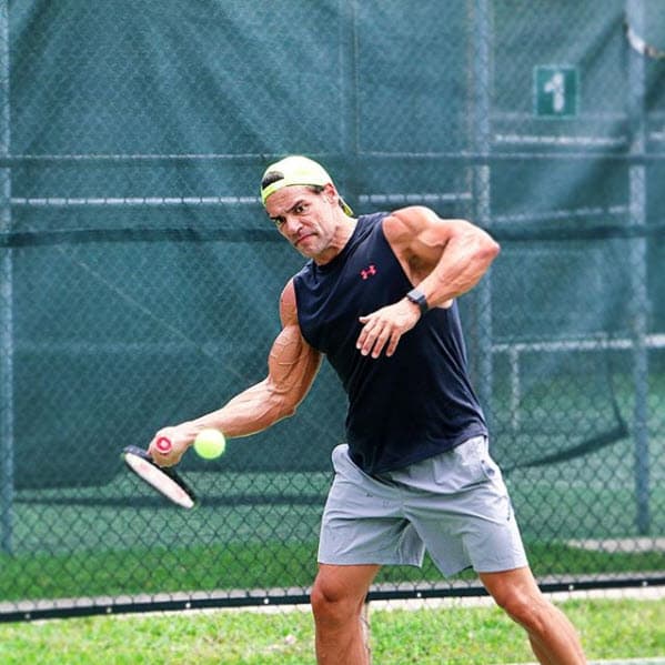 "Hoy para relajar un poco tocó Tennis y al rato 40 min easy Run. Vamos que se puede", se lee en la misma red social.