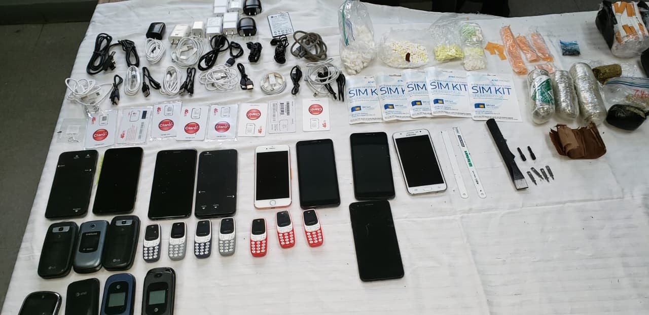 Ocupan material de contrabando en la cárcel 705 de Bayamón