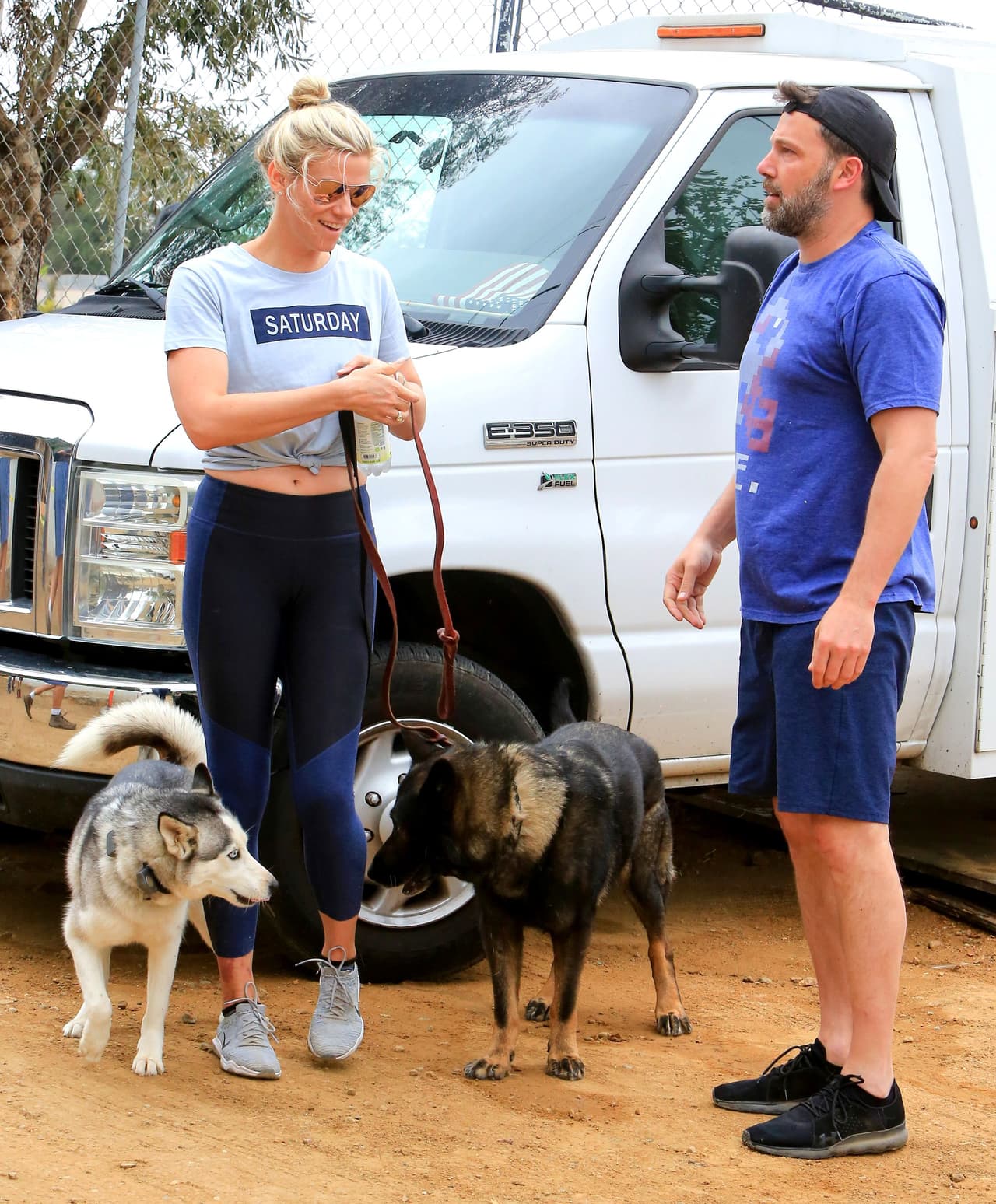 Después se le llegó a vincular de manera romántica con Jon Hamm, estrella de la serie 'Mad men'. Una fuente de People dijo en abril de 2019 que su separación de Ben Affleck ocurrió porque vivían en ciudades distintas. 
<br>