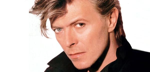 Debido a la uniformidad de su pupila, se dijo que Bowie tenía los ojos de colores diferentes.