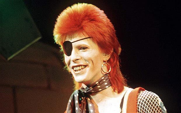 8. Bowie tenía un medio hermano que era esquizonfrénico, el cual se suicidó en 1985.