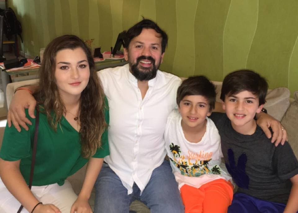 Los amores de 'la güerita consentida’. Cruz Martínez y los pequeños Cruz y Félix, y la guapa Melanie.