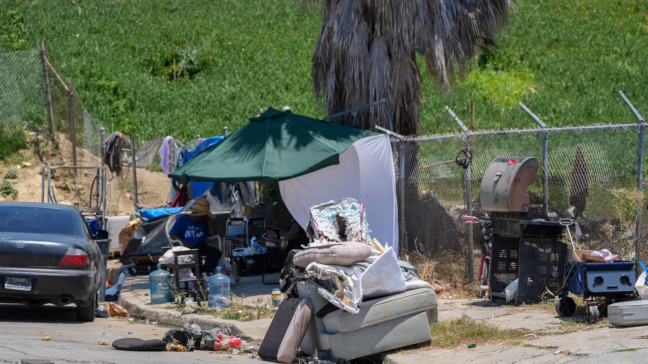 Long Beach comienza a desmantelar campamentos y emitir arrestos: las nuevas medidas contra la indigencia en California