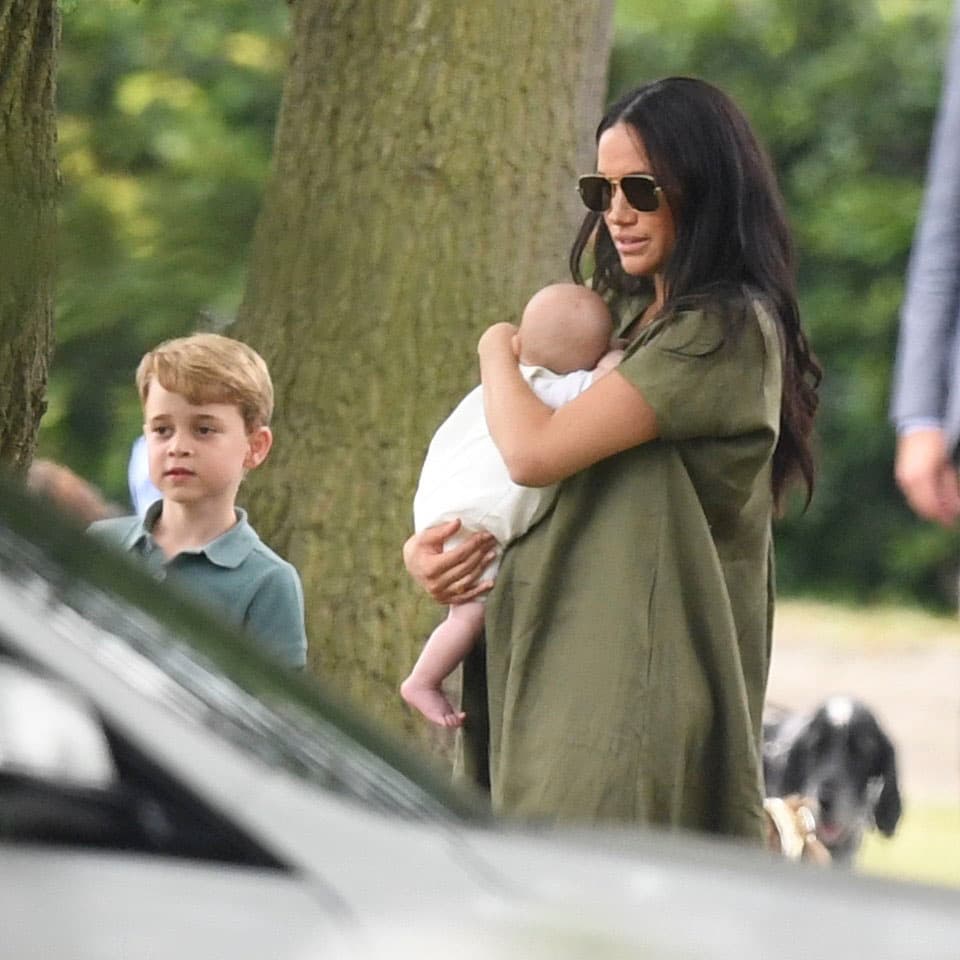 El
<b><a href="https://www.univision.com/noticias/el-travieso-george-del-principe-william-fotos">príncipe George</a></b> estuvo cercano a Meghan y a su primo Archie.