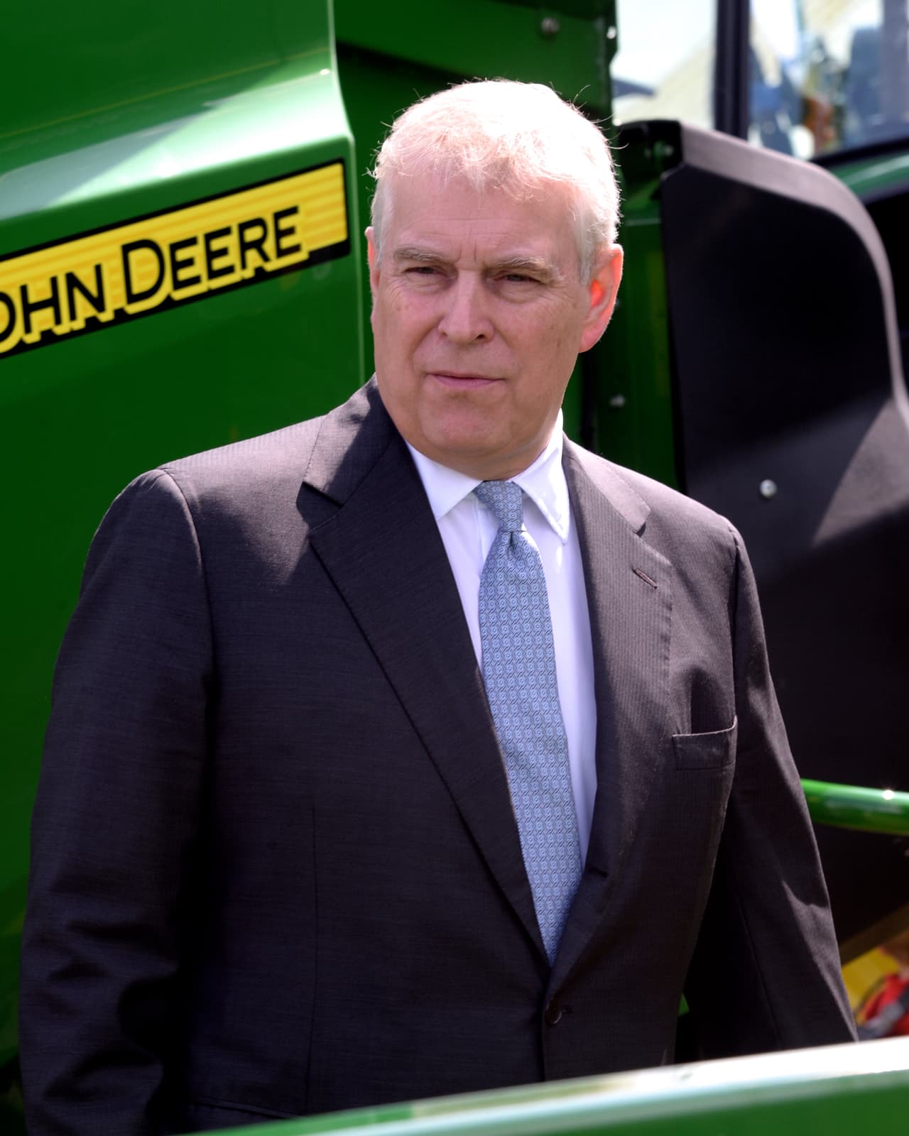 De acuerdo con el medio británico, las citaciones judiciales se prepararon para los cinco casos y un juez tendría que firmarlas una vez que el príncipe estuviera en territorio estadounidense. El príncipe, de 59 años, tendría el derecho de impugnar la citación.
<br>