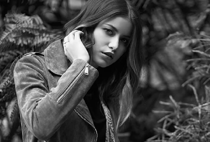 Sofía Reyes lanza 'Tell Me', una canción que hará que te pares a bailar 