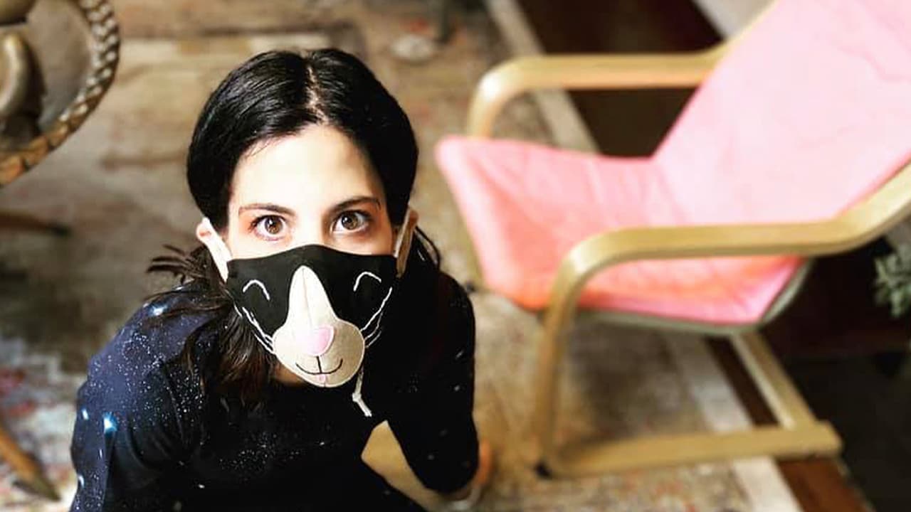 Esta mascarilla de gato va en combinación con el vestido y ha tenido muy buena respuesta.