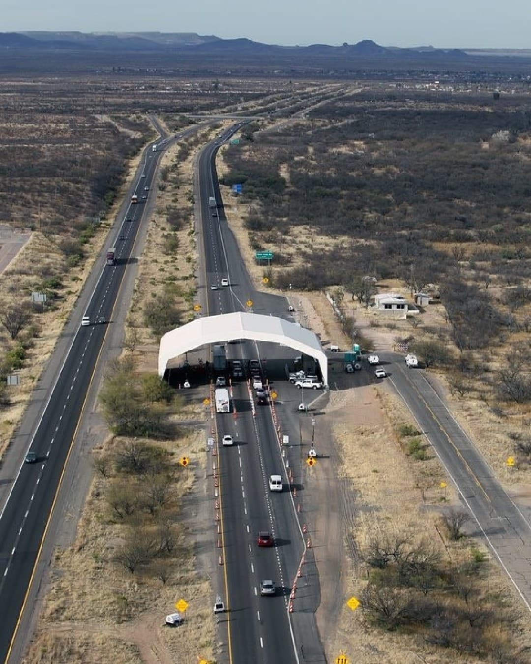 Cuandop inspeccionaban una camioneta de transporte en el punto de control I-19 la semana pasada, un agente de la estación de Nogales observó posibles narcóticos ocultos en la ropa de una pasajera. Fentanilo por un valor aproximado de $85 mil. La ciudadana mexicana de 25 años enfrenta cargos criminales.