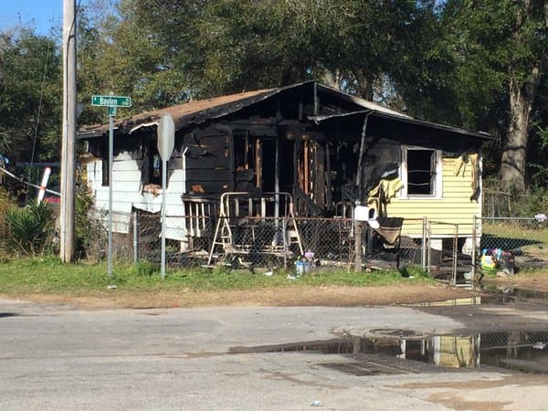 Mueren cuatro niños en incendio de una vivienda en Pensacola