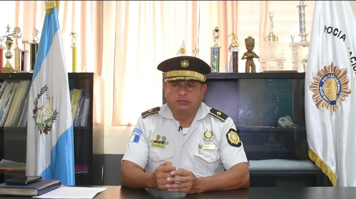 Indignados por lo sucedido, los habitantes de la comunidad tomaron a la mujer y fueron de inmediato con las autoridades para entregarla,
<b>al mismo tiempo que comenzaban a exigir justicia por aquel asesinato. </b>
<br>