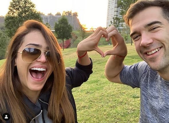 García también se refirió a la manera en que su actual pareja, Lewis Howes (con ella en la foto), ha enfrentado estos rumores: "
<b><a href="https://www.univision.com/famosos/viento-en-popa-el-romance-entre-yanet-garcia-y-su-novio-lewis-howes-fotos" target="_blank">Me da pena con él</a></b>, gracias a Dios tengo un hombre que me conoce, confía en mí y no se cree todo lo que lee en redes sociales; mi novio es amigo de Raúl, y que digan esas cosas no está bien".