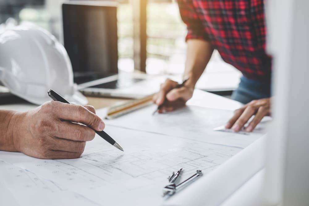 <b>Trabajo -</b>
<br>Estás en un tono creativo y original que debes aplicar al máximo en estos próximos días de mayo en los que tendrás muchos ojos puestos sobre ti.