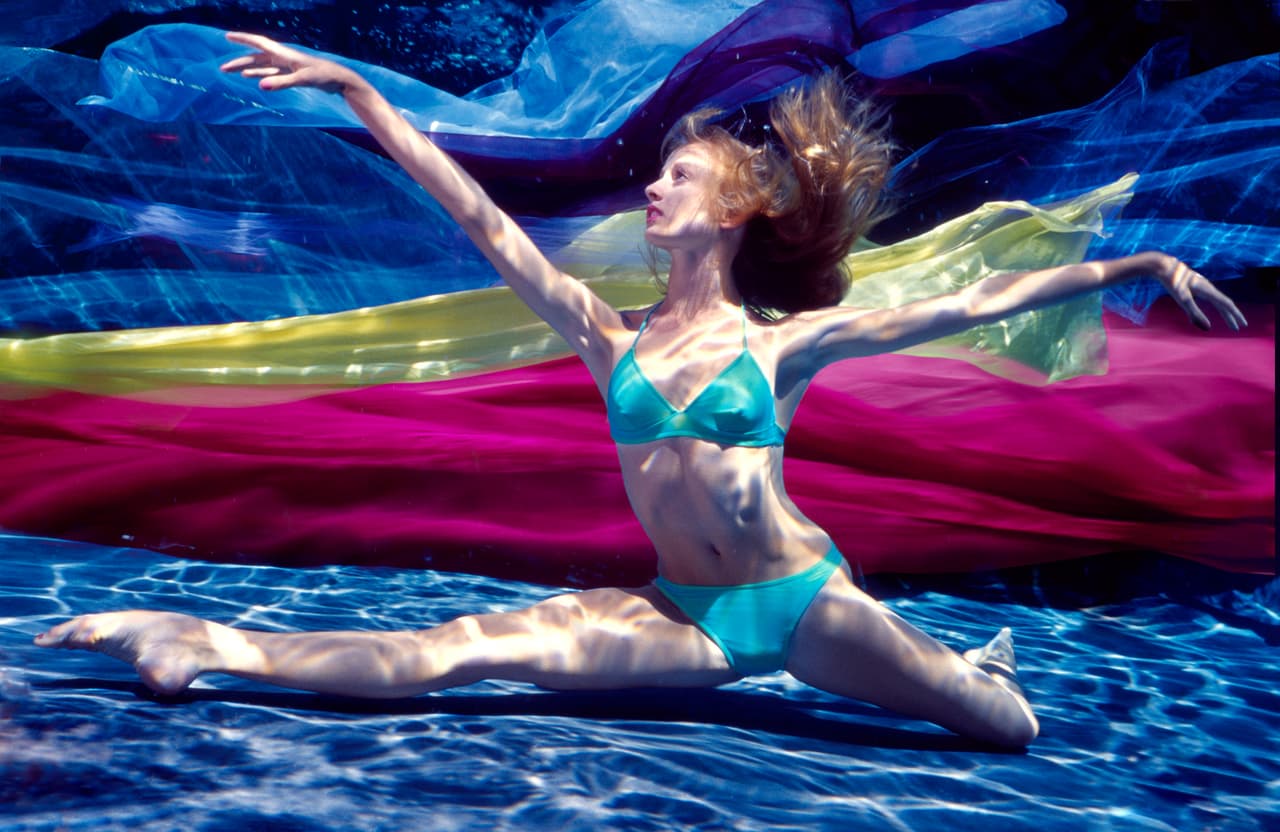 La clase de danza más larga bajo el agua. Consistió en 74 estudiantes e instructores que bailaron durante 13 minutos, 30 segundos en el Centro Acuático del Parque Olímpico de Sydney.