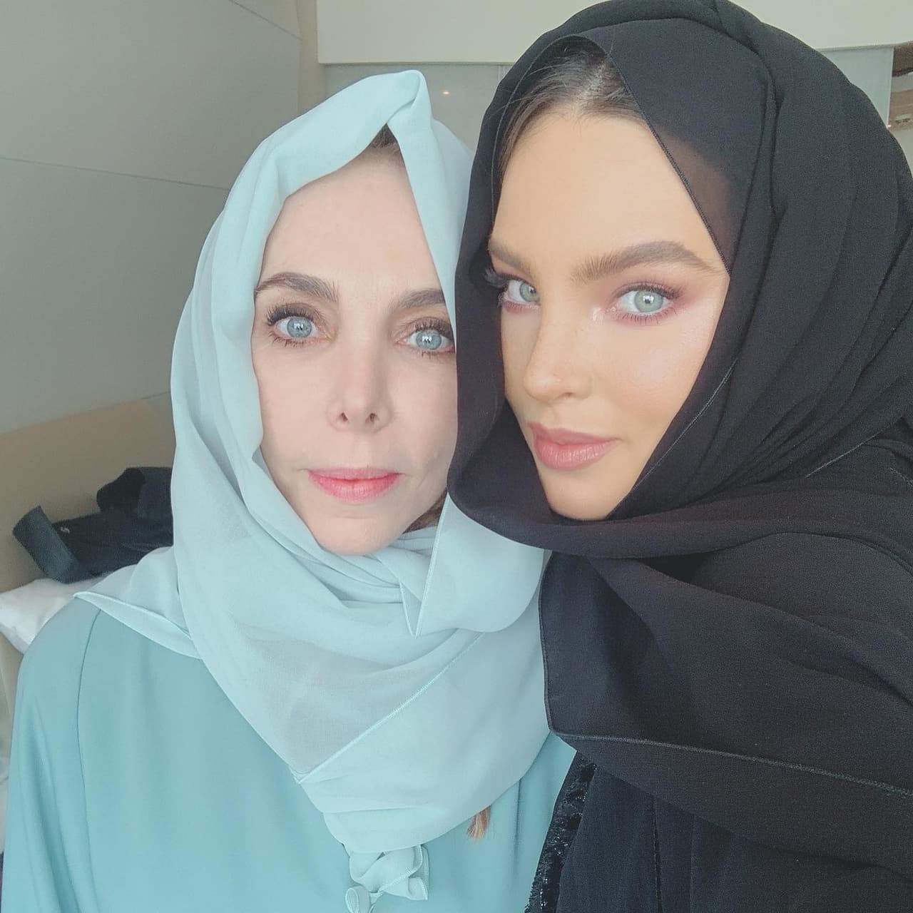 Tras la serie de mensajes que colgó en Twitter, no hubo respuesta inmediata por parte de Belinda ni de su madre. 
<br>