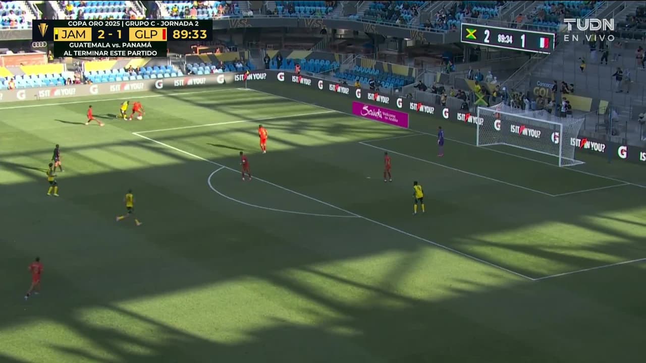 ¡TIRO ATAJADO! disparo por Ange-Freddy Plumain.